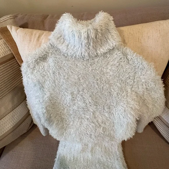 Bebe - Picture 6 of 8